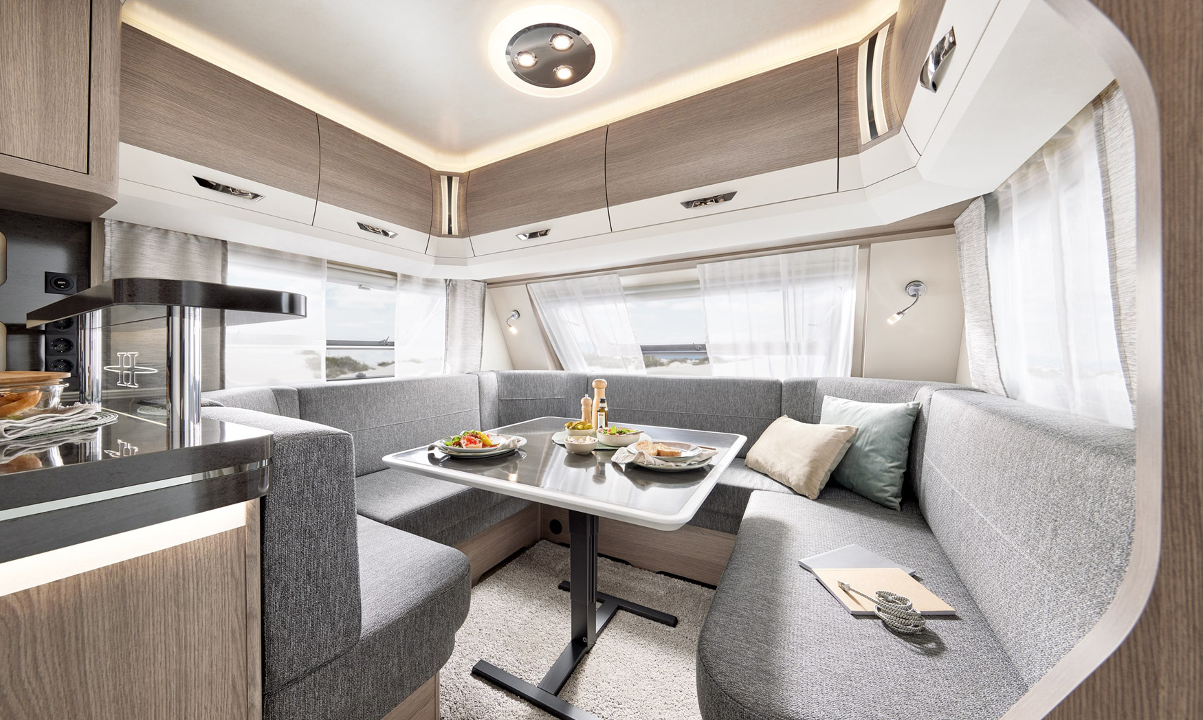 Hobby Prestige 720 WQC Model 2023 - Cannenburg Caravans en Campers | De ...