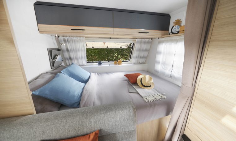 Caravelair Alba Style 466 Family Dwarsbed