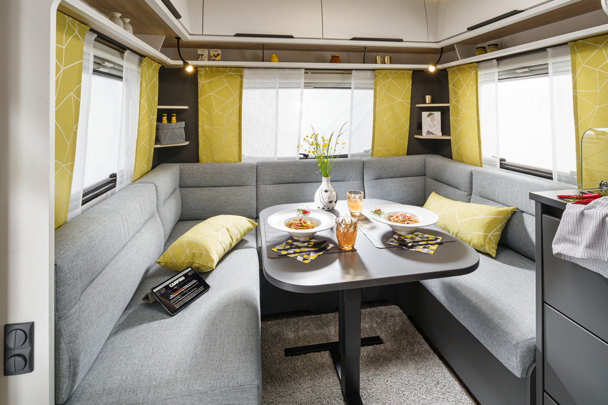 Fendt Caravan Apero 2023 Spring Bekleding